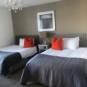 Oak Tree Chalet Westport